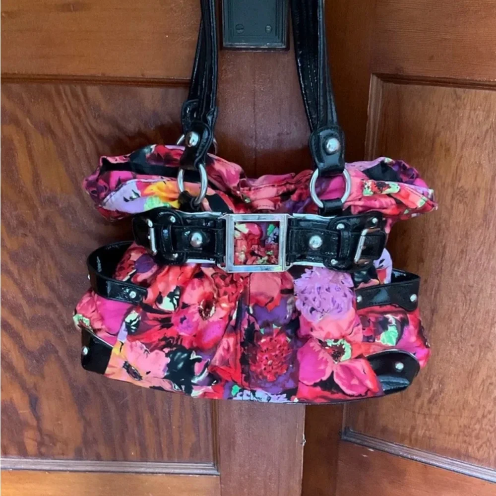 Wilsons Elli Vi Leather Floral Multicolor Shoulder Tote with Black Trim - Picture 4 of 5